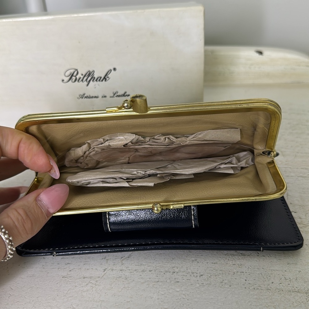 Vintage Sleek Navy Leather Wallet with Gold Clasp - Picture 7 of 8